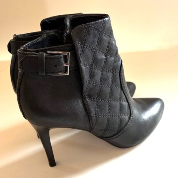 Tory Burch Black Orchard Quilted Bootie | 3.5” Heel | Size 8.5 - Picture 9 of 14